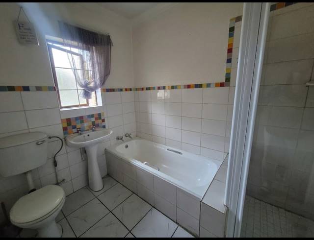 2 BEDROOM TOWNHOUSE FOR SALE IN VANDERBIJLPARK SE 3